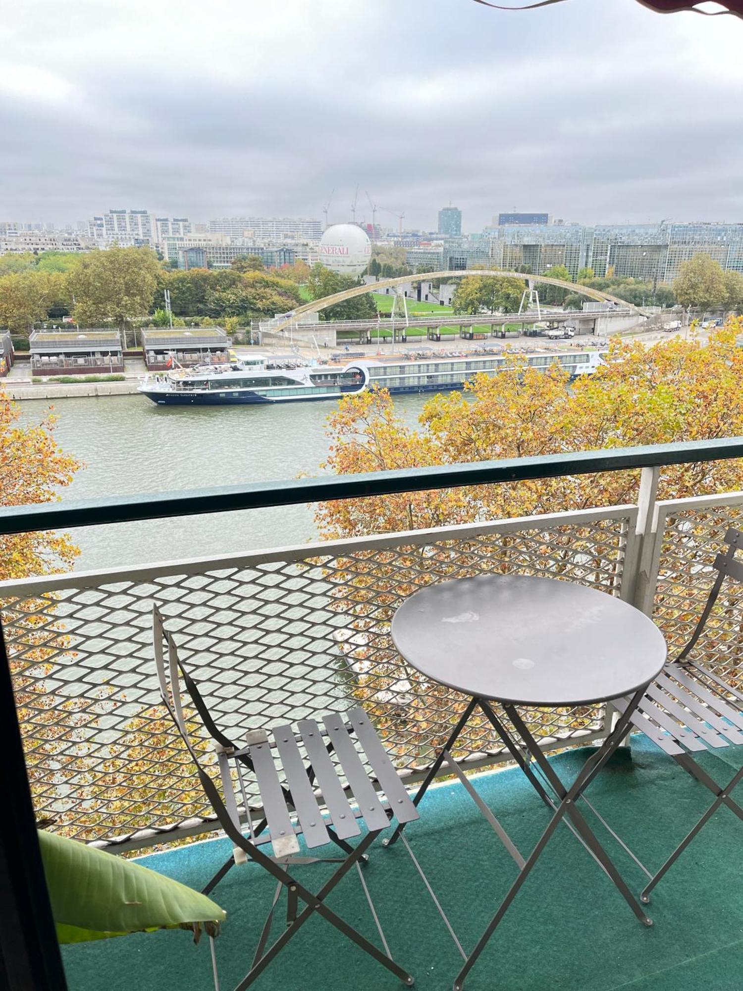 With Eiffel Tower And Seine View Bleriot Appartement Paris