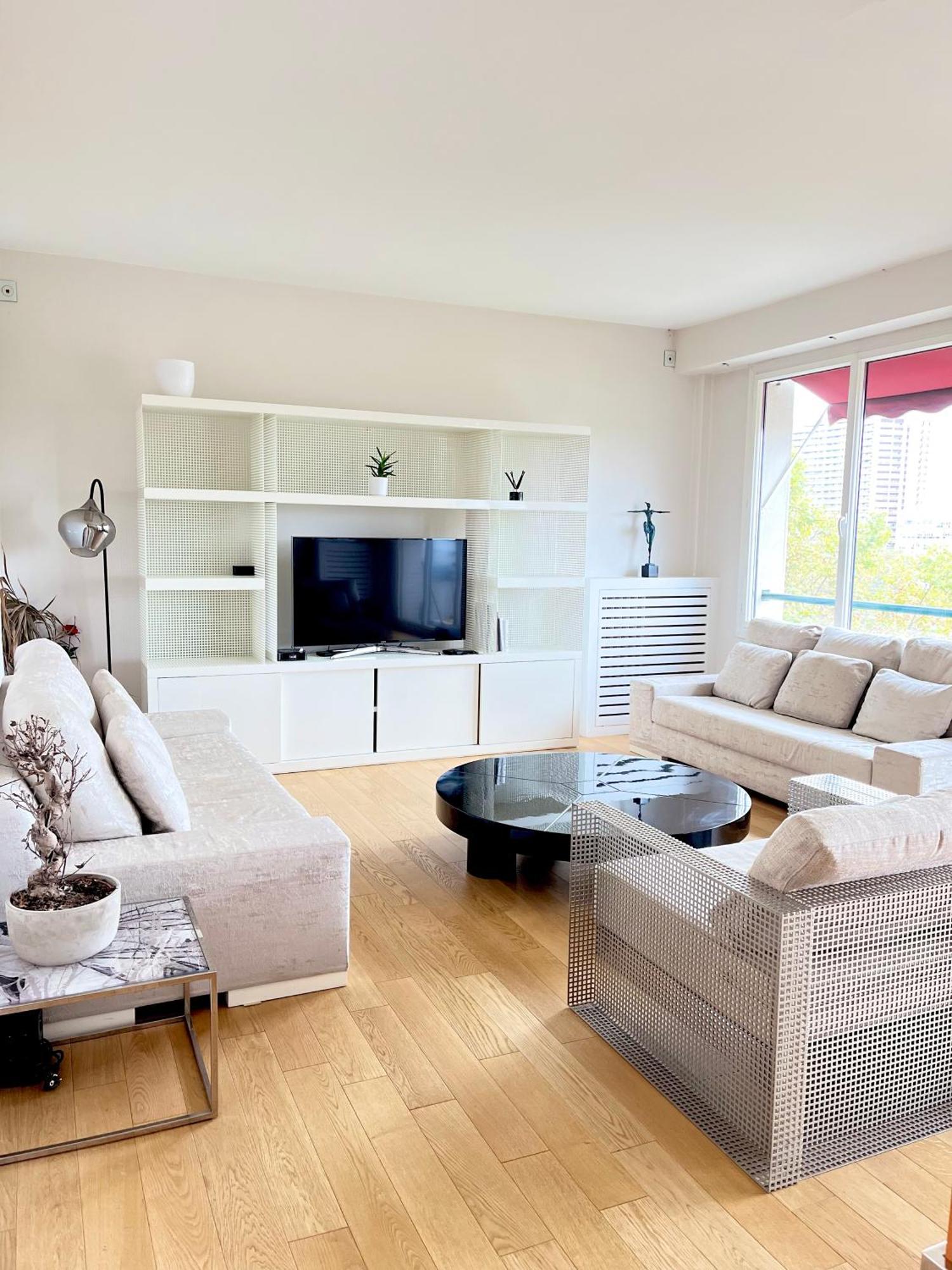 With Eiffel Tower And Seine View Bleriot Appartement Paris
